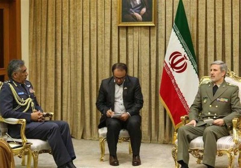 فرمانده نیروی هوایی عمان با وزیر دفاع دیدار کرد فرمانده نیروی هوایی عمان با وزیر دفاع دیدار کرد