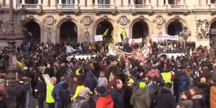 تجمع معترضان به قانون بازنشستگی فرانسه مقابل مجلس این کشور