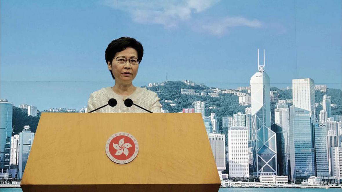 خبرنگاران آمریکا رییس اجرایی هنگ کنگ را تحریم می کند