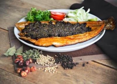 مقاله: 2 طرز تهیه حشو ماهی شکم پر جنوبی با سبزی مخصوص در فر و روی منقل