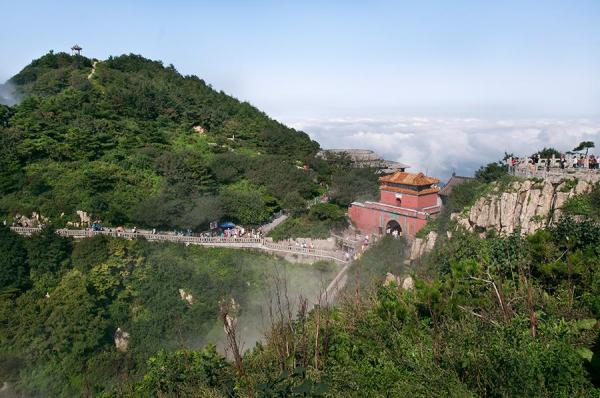 آشنایی با کوه های مقدس چین