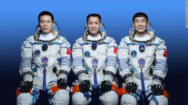 3 فضانورد چینی به مدار زمین می فرایند