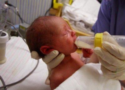 تاثیر تغذیه با شیر مادر بر کاهش مسائل نوزادان نارس
