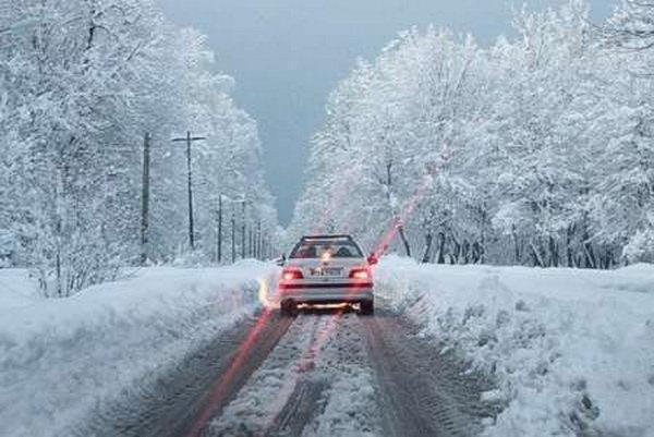 ترافیک نیمه سنگین در محورهای تهران-لواسان و کرج-قزوین، بارش برف در محور کرج-چالوس