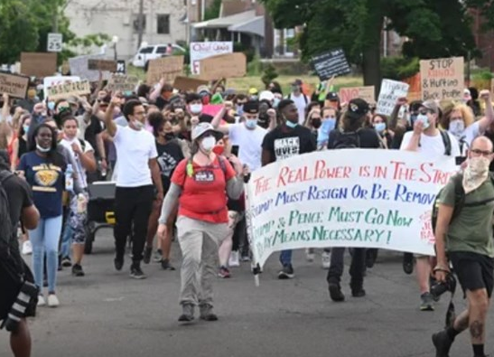 قتل جوان سیاه پوست به دست پلیس دیترویت ، معترضان بار دیگر به خشم آمدند