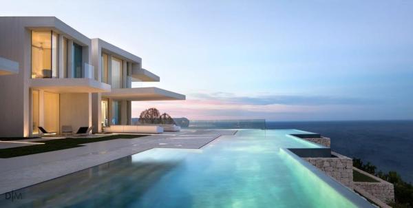خانه ای جادویی با چشم انداز دریای مدیترانه