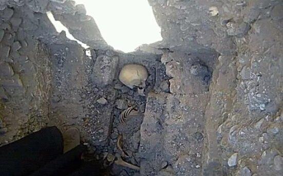 کشف اسکلت دختر 13 ساله در کنار هرم مصر کشف اسکلت دختر 13 ساله در کنار هرم مصر