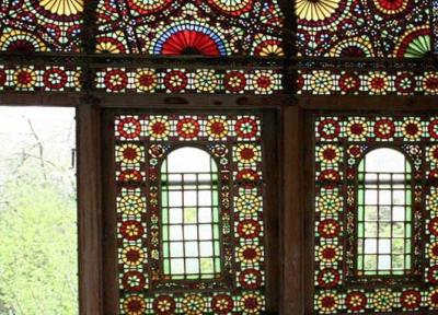 خانه ابراهیم خان در ملاده ؛ قصر زیبای حاکم در میان جنگل ، بازی نور در پنجره های رنگی