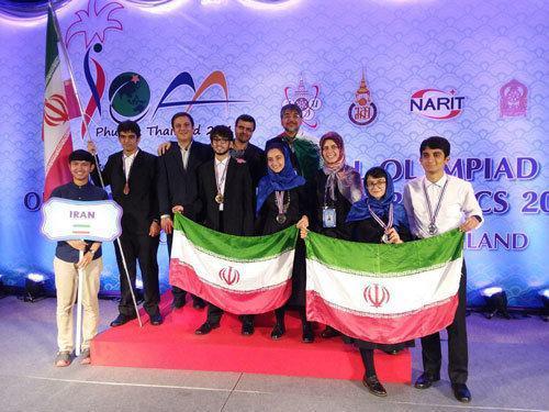 تیم المپیاد نجوم ایران در صندلی سوم دنیا ایستاد
