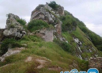 قلعه آوارسین یکی از قلاع تاریخی آذربایجان شرقی است